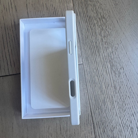 Rimowa iPhone case Aluminum iPhone 17 pro - Picture 7 of 9